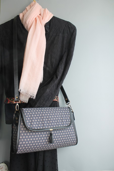 satchel - zipper closure - Asanoha bleu - black faux leather